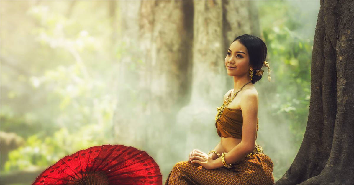 Traditional Thai women and dress