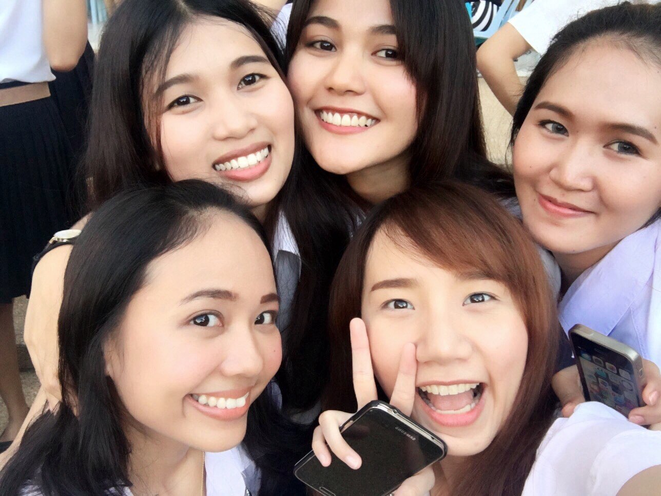 a group of Thai girls smiling