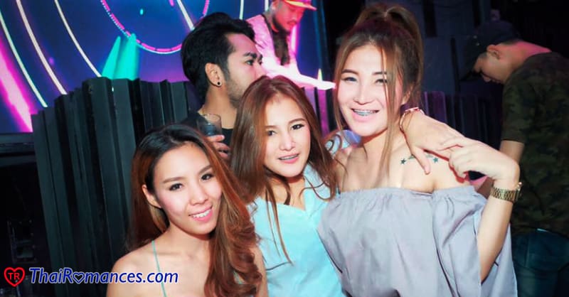 3 smiling Udon Thani women